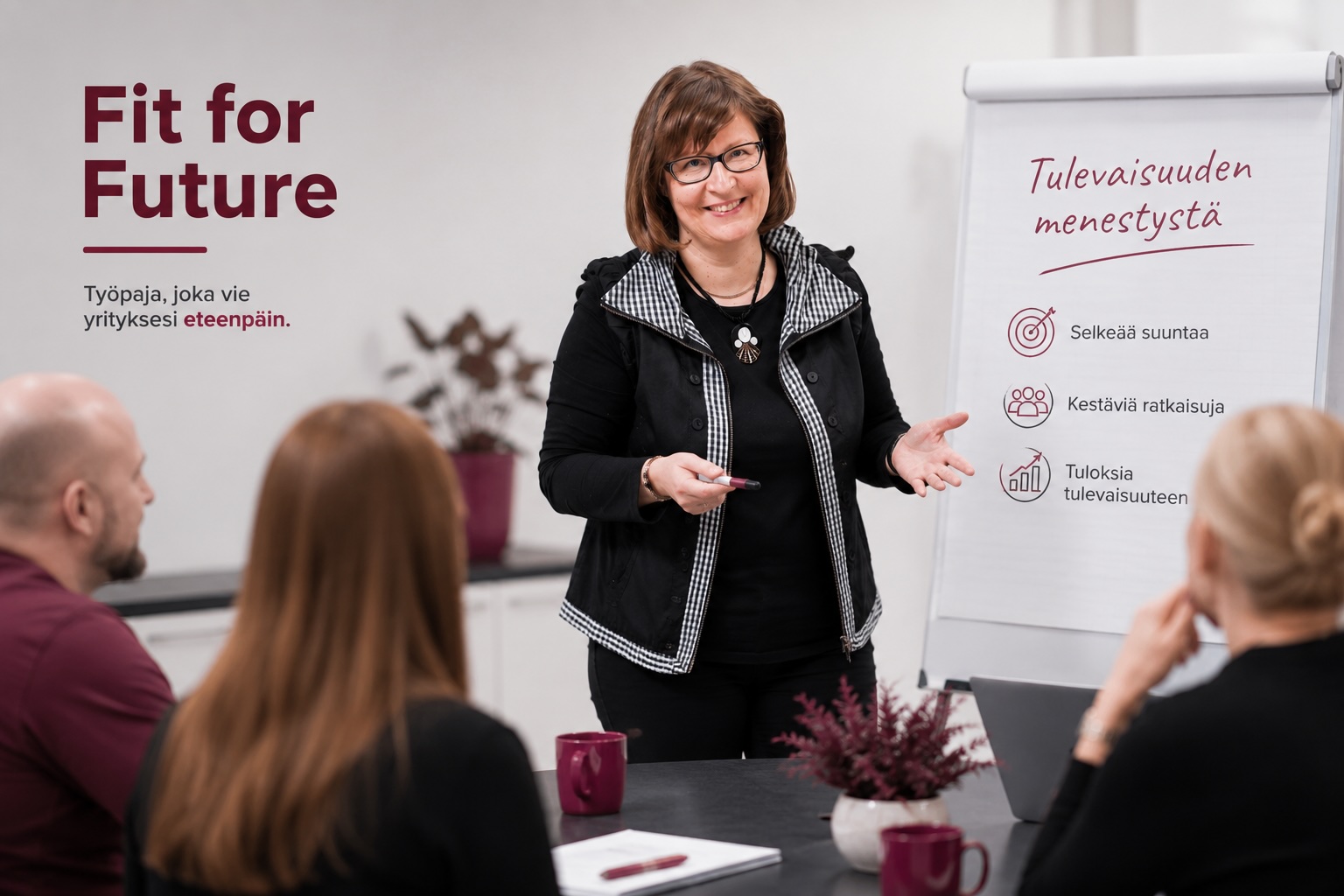 Fit for Future -työpaja käynnissä — tiimi työskentelee yhdessä.